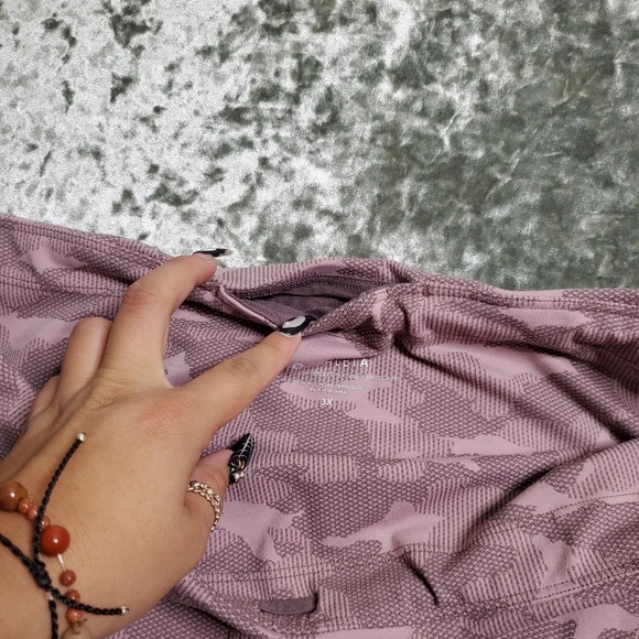 Athleta Ultimate Stash Pocket Camo Capri - Picture 3 of 7